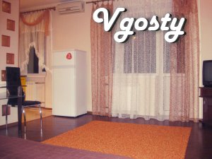 В центрі міста 1-кімнатна квартира, євроремонт, вбудована - Квартири подобово без посередників - Vgosty