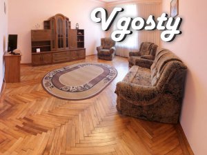 Open spaces, comfortable three-bedroom quarts. Center - Apartments for daily rent from owners - Vgosty