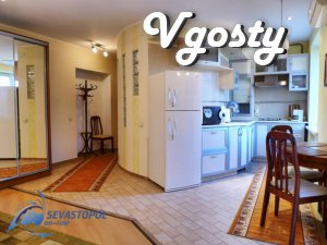 Однокімнатний люкс в центрі Севастополя - Квартири подобово без посередників - Vgosty