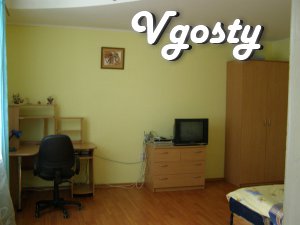 1-кімнатна квартира, центр, автономне опалення, вода - Квартири подобово без посередників - Vgosty