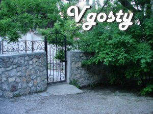 Two-storey house in the center of Yalta yard BBQ - Apartments for daily rent from owners - Vgosty