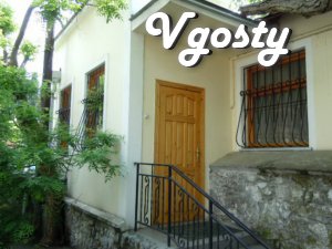 Two-storey house in the center of Yalta yard BBQ - Apartments for daily rent from owners - Vgosty