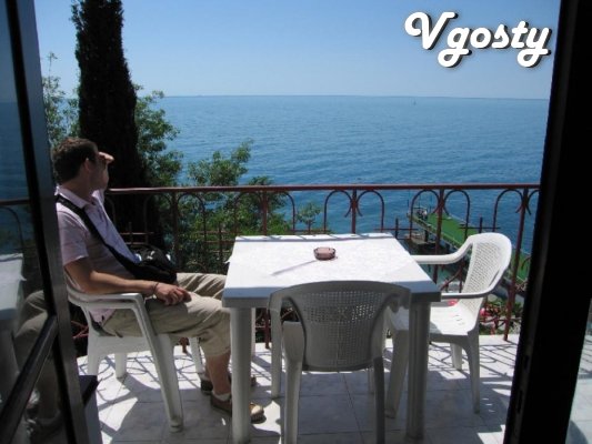 Vacations in Yalta, a house on the beach in 30 meters - Apartments for daily rent from owners - Vgosty
