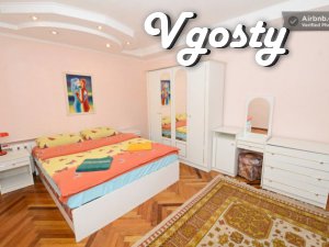 Circus, univermag'Ukraina ' center 10min. - Apartments for daily rent from owners - Vgosty