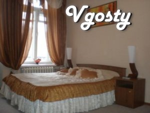 Квартира в центрі міста, в 1-ій хвилині ходьби від Хрещатика - Квартири подобово без посередників - Vgosty