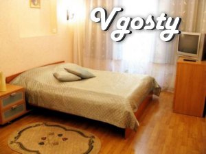 Свою 3-кімнатну квартиру в Центрі - Квартири подобово без посередників - Vgosty