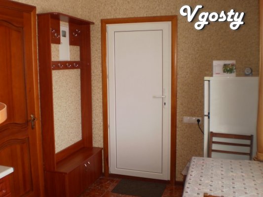 Затишна частину будинку з окремим двориком (кухня, ванна - Квартири подобово без посередників - Vgosty