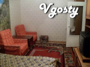 Квартира в районі ДНС, косметичний ремонт, замінені вікна - Квартири подобово без посередників - Vgosty