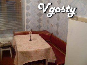 Квартира в районі ДНС, косметичний ремонт, замінені вікна - Квартири подобово без посередників - Vgosty