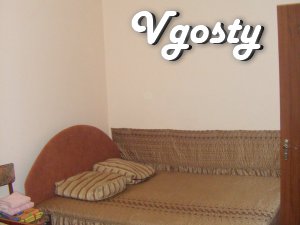 Квартира з хорошим ремонтом і новими меблями, поруч магазин, - Квартири подобово без посередників - Vgosty