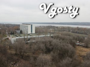 Затишна світла квартира з видом на Дніпро, двоспальне - Квартири подобово без посередників - Vgosty