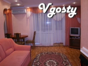 2nd floor, building without elevator, center, window at dvor.Uyutnaya  - Apartments for daily rent from owners - Vgosty
