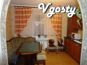 Затишна 4 кімнатна квартира в районі автовокзалу № 1 . - Квартири подобово без посередників - Vgosty