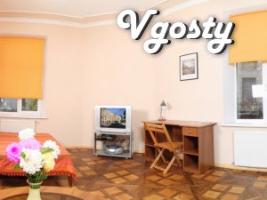 Quiet street (street Koniskogo, 7) is located near the center - Apartments for daily rent from owners - Vgosty