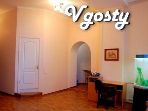 Квартира розташована на одній з центральних вулиць міста в - Квартири подобово без посередників - Vgosty