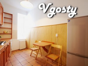 Modern repair, sleeps 4, its heating, patio - Apartments for daily rent from owners - Vgosty