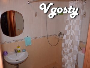 Квартира біля McDonalds, чиста і затишна, 4 спальних - Квартири подобово без посередників - Vgosty
