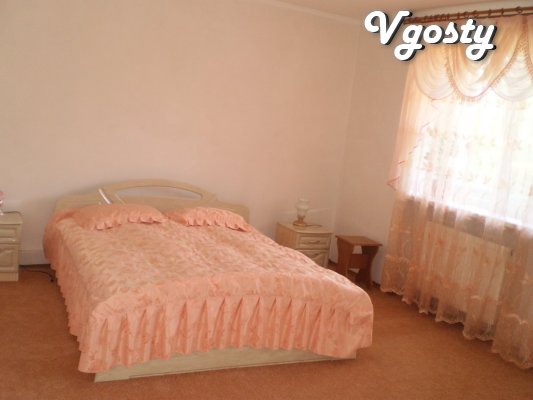 2-Zimmer-Wohnungen in Kamenets-Podolsk, im Schlafzimmer - Wohnungen zum Vermieten - Vgosty