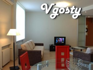 Apartment Location: Palace of Ukraine M 2 min.
Furniture: - Apartments for daily rent from owners - Vgosty