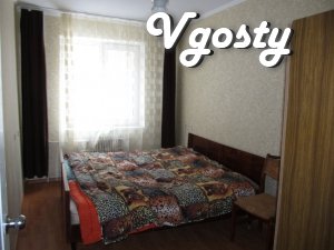 Квартира знаходиться в тихому спальному районі міста, поруч - Квартири подобово без посередників - Vgosty