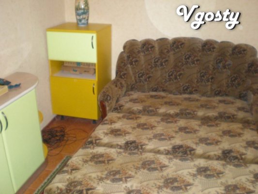 Квартира знаходиться в скромному і затишному Одеському дворі. Вхід - Квартири подобово без посередників - Vgosty