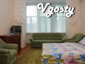 The apartment is on the street. Khreshchatyk, 29. Very comfortable, br - Apartments for daily rent from owners - Vgosty