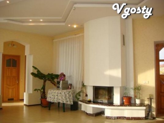 The modern three-storey kottedzh400 square. Located 20 km from - Apartments for daily rent from owners - Vgosty