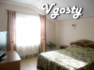 In the center of Yalta, park 3rd floor of a three-story private house, - Apartments for daily rent from owners - Vgosty