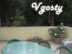 In the center of Yalta, park 3rd floor of a three-story private house, - Apartments for daily rent from owners - Vgosty