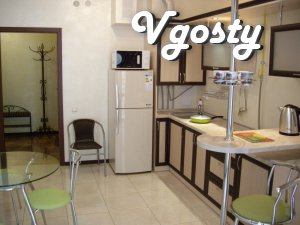 Подобово люкс в центрі Севастополя в новому будинку - Квартири подобово без посередників - Vgosty