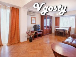 Четырехкомнатная квартира для 8-ми человек посуточно - Квартири подобово без посередників - Vgosty