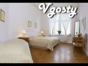 Бело-бежевые трехкомнатные апартаменты - Квартири подобово без посередників - Vgosty