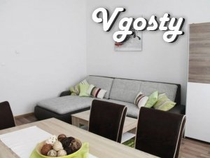 Прекрасная трехкомнатная квартира в нескольких метрах от центра - Квартири подобово без посередників - Vgosty