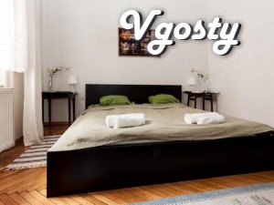 Белая с зелеными акцентами четырехкомнатная квартира - Квартири подобово без посередників - Vgosty