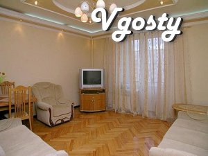 Добротная трехкомнатная квартира - Квартири подобово без посередників - Vgosty