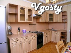 Добротная трехкомнатная квартира - Квартири подобово без посередників - Vgosty