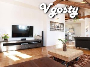 Интересная и неординарная квартира мансардного типа в центре города - Квартири подобово без посередників - Vgosty