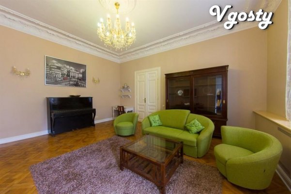 Стильная квартира с антикварной мебелью в центре - Квартири подобово без посередників - Vgosty