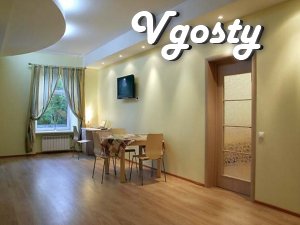Пятикомнатная  двухэтажная  квартира в тихом центре  с ремонтом - Квартири подобово без посередників - Vgosty