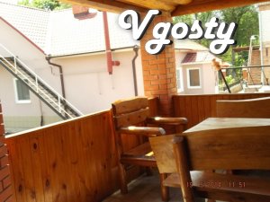 A small house with a fireplace on the terrace on the street. Trinity - Apartments for daily rent from owners - Vgosty