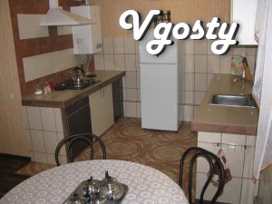 Здаю на оксамитовий сезон котедж в центрі Севастополя - Квартири подобово без посередників - Vgosty