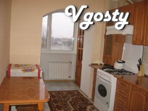 Пропонуємо велику духкомнатную квартиру, пр.Соборності 42А - Квартири подобово без посередників - Vgosty
