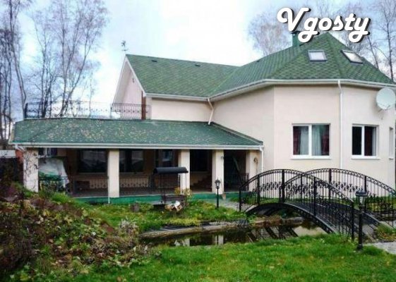 Solid three-storey four-room house in the near center - Apartments for daily rent from owners - Vgosty