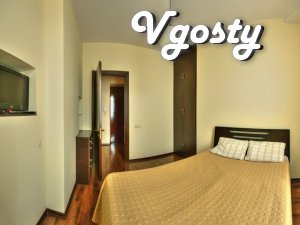 Трехкомнатная квартира с роскошным видом на городскую площадь - Квартири подобово без посередників - Vgosty