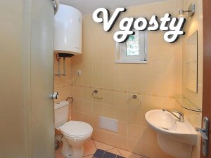Яркий домик с беседкой и приусадебным участком во Львове - Квартири подобово без посередників - Vgosty