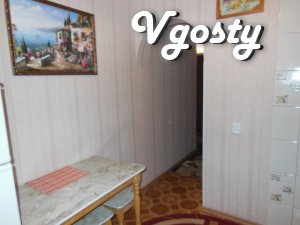 Двох кімнатна в центрі, прямо навпроти головного входу в курорт - Квартири подобово без посередників - Vgosty