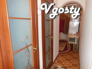 Двох кімнатна в центрі, прямо навпроти головного входу в курорт - Квартири подобово без посередників - Vgosty