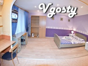 Однокімнатна студія в центрі Києва для проживання подобово - Квартири подобово без посередників - Vgosty