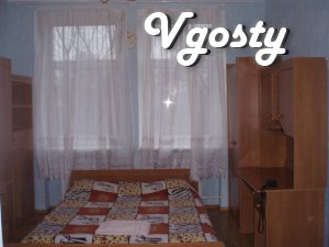 Простора трикімнатна квартира, 80 кв.м. кімнати - Квартири подобово без посередників - Vgosty