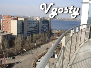 Квартира люкс в елітному Міст Сіті з балконом, вид на Дніпро, wi-fi - Квартири подобово без посередників - Vgosty